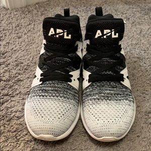 APL Ascend Women’s sneaker